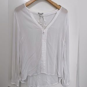 White blouse in Medium by Guess